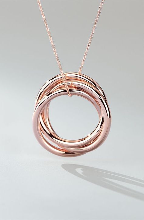 Rose gold is having a moment! It’s time to fall in love with this beautiful blush-colored jewelry from Blue Nile. Blue Nile, Rose Gold Jewelry, Stunning Jewellery, Rose Gold Necklace, Dainty Jewelry, Jewelry Diy, Pandora Jewelry, A Rose, Jewellery Display