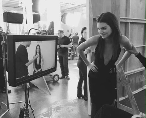 Kendall Jenner Photoshoot, Lineisy Montero, Kendall Jenner Icons, Kylie Jenner Photoshoot, Photoshoot Behind The Scenes, Gigi Bella, Kendall Jenner Outfits, Kendall And Kylie Jenner, Jenner Style