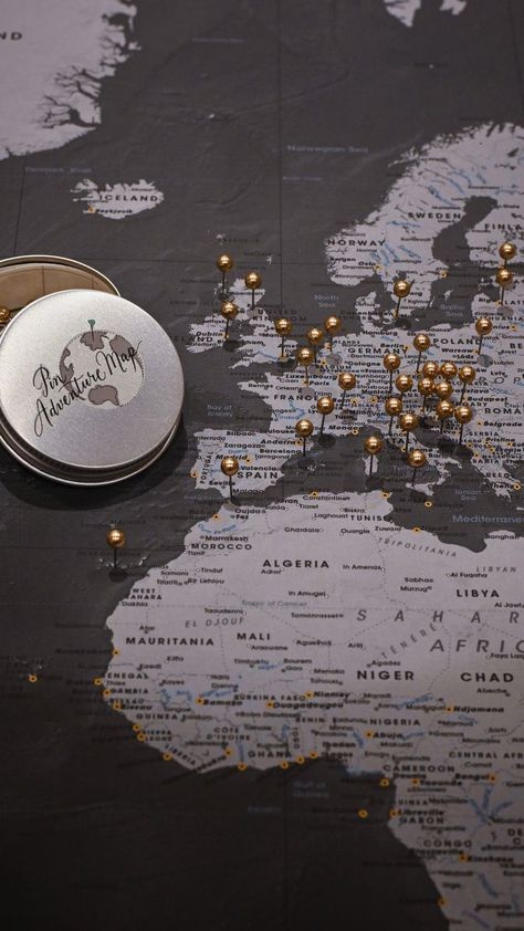 A black push pin travel map with gold push pins. Maps With Pins, Map With Pins, World Map With Pins, Maps Aesthetic, Pin World Map, Push Pin World Map, Travel Map Pins, Travel Wall Decor, Pushpin Travel Map