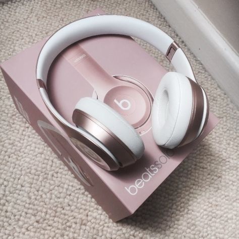 Rose Gold Headphones, Gold Beats, Gold Headphones, Organize Phone Apps, Pink Headphones, Dre Headphones, Headphones White, Jbl Headphones, Apple Iphone Accessories