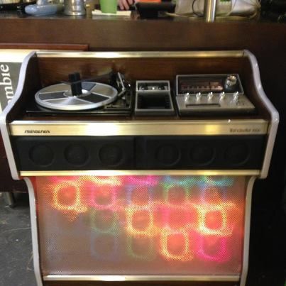 I don't know what to make of this. As if Soundesign had to add a "juke box" feel to their system to make it more sales friendly. I do remember separate speaker add-ons with those cool disco lights though! 70s Speakers, 70s Basement, Disco Lighting, Record Turntable, Stereo Equipment, Stereo Console, Record Room, Vinyl Aesthetic, Vintage Record Player