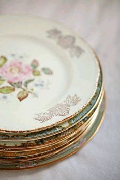 . Pretty China, Pretty Plates, Rose Cottage, China Patterns, Shabby Vintage, Vintage Plates, Beautiful Dishes, Vintage Dishes, Vintage China