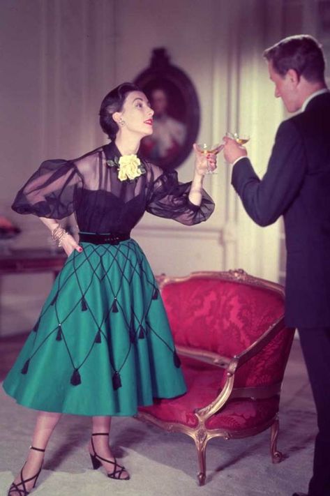 National Drink Wine Day, Drink Wine Day, Party Dress Inspiration, Chin Chin, Dress History, Cocktail Dress Vintage, Drink Wine, Cocktail Attire, Vintage Cocktail