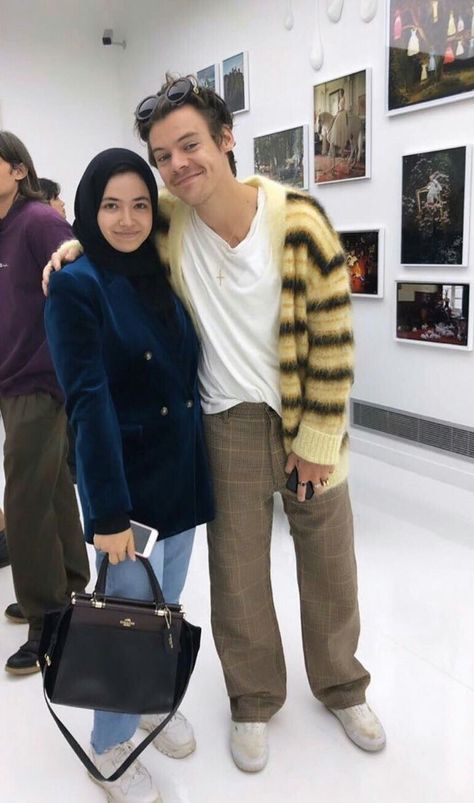 Harry Styles Street Style, Harry Styles Outfits, Harry Styles Clothes, Harry Outfits, Harry Styles Outfit, Cowgirl Style Outfits, Haikou, Harry Styles Pictures, Harry Styles Photos