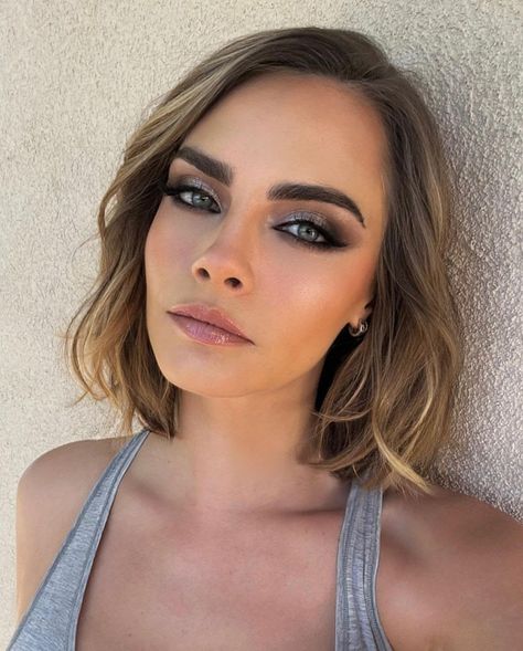 Cara Delevingne Makeup, Cara Delevingne Hair, Lily Collins Style, Lily Collins, Cara Delevingne, Korean Hairstyle, How To Make Hair, Maquillaje De Ojos, Best Makeup Products