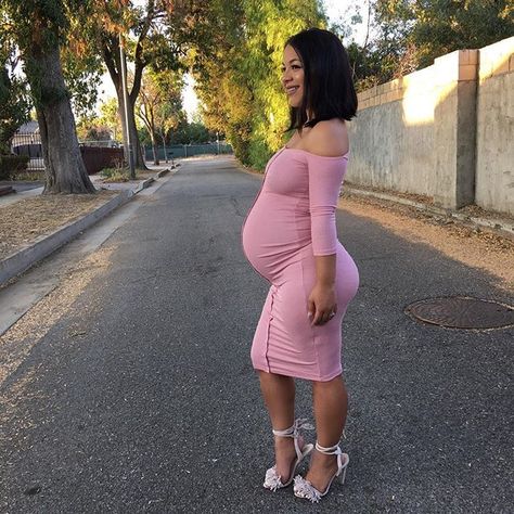 Shades of Pink   Dress :: @fashionnova @fashionnova (Code: XOSHERLY)  I've been so MIA, been planning Hubbys 30th Birthday this weekend and Kaylah's bday the next! Don't forget to follow me on snap to watch it all @miss_sherls  #Busy #FavoriteMonth #mommytobe #pregnant #novababe Side Pose, Pregnancy Pictures, Pregnant Model, Baby Bump Style, Beautiful Pregnancy, Preggo Fashion, Pretty Pregnant, Clothes For Pregnant Women, Maternity Photo Shoot