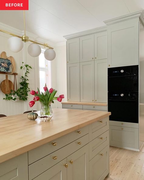 White kitchen with pale sage cabinets Scandinavian Houses, Pink Cabinets, Kitchen Cost, Wood Worktop, Kitchen Storage Hacks, Kitchen Planner, Ikea Cabinets, New Cabinet, Diy Renovation