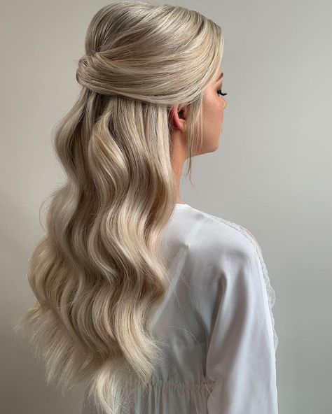 Prom Hairstyles Blonde Hair Half Up Half Down, Romantic Half Up Half Down Wedding Hair, Wedding Hair 2023 Trends, Bridal Hairstyles Blonde, Glam Waves Half Up Half Down, Half Up Hollywood Waves, Bridal Blonde Hair, Bride Hair Half Up, Elegant Prom Hairstyles Down