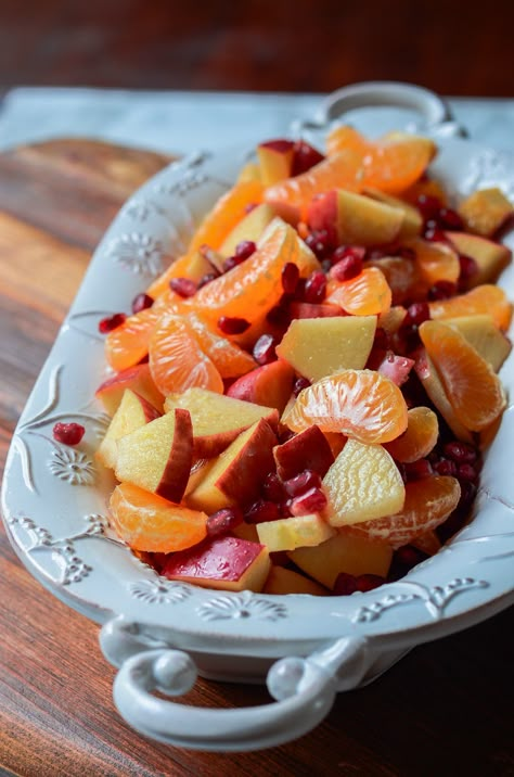 Enjoy all the best of in-season flavors with this Winter Fruit Salad with Cinnamon Vanilla Dressing. It's great for the holidays, a potluck, or Thanksgiving!  This easy-to-make recipe is great for chefs of all ages! Salad Mandarin Oranges, Fruit Salad With Cinnamon, Autumn Recipes Dinner, Vanilla Dressing, Canned Mandarin Oranges, Christmas Fruit Salad, Healthy Autumn, Salad Apple, Cook Like A Chef