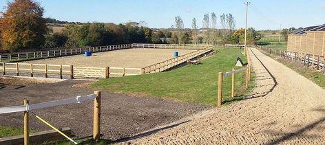 Outdoor Riding Arena, Horse Riding Arena, Paddock Trail, Dressage Arena, Horse Farm Ideas, Horse Paddock, Riding Arena, Horse Barn Ideas Stables, Stable Ideas