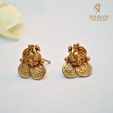 Real Gold look southindian bridal kasul mala Whatsapp 9030271018 #spjkasul #spjnakshi Gold Studs Earrings Indian Antiques, Decent Jewellery, Small Gold Earrings, Temple Jewellery Earrings, Antique Gold Earrings, Black Beads Mangalsutra Design, Diamond Bracelet Design, Diamond Earrings Design, Gold Bridal Jewellery Sets