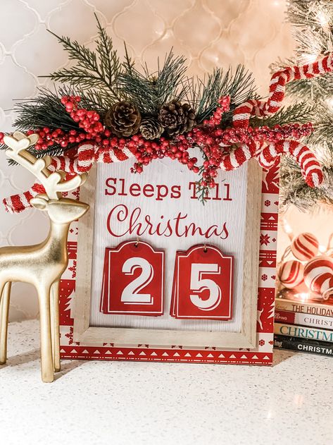 christmas countdown makeover Christmas Countdown Craft, Handmade Christmas Signs, Baseball Christmas Tree, Christmas Countdown Crafts, Christmas Diy Decor, Advent Diy, Countdown Christmas, Christmas Countdown Diy, Baseball Christmas