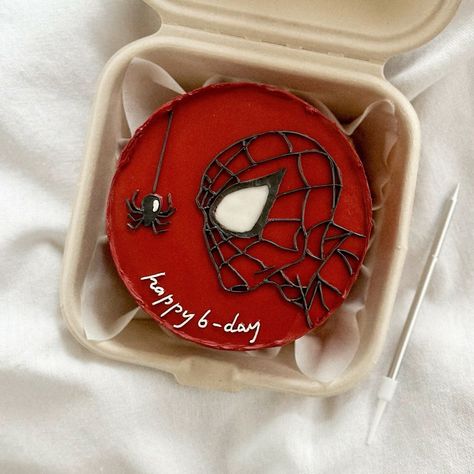 Cake Designs Spiderman, Spider Man Bento Cake, Birthday Cake Men Ideas, Cake Inspo For Men, Bento Birthday Cake For Boyfriend, Spiderman Bento Cake, Man Birthday Cakes, Birthday Cake For Men Ideas, Bento Cake For Men