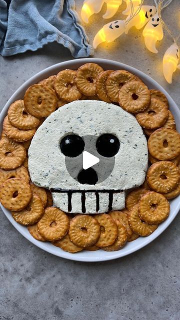 Sine Siemkowicz on Instagram: "Skull Cheese Ball💀

The perfect Halloween party appetizer!

Get the recipe on my website (food-bites.com) or google ‘foodbites skull cheese ball’.

For more ideas check out my Halloween ebook (link in bio) which is available now! 

#halloweenfood #spookytreats #spookyseason #halloweenparty #feedfeed #foodart" Halloween Cheese Ball, Food Bites, Halloween Party Appetizers, Perfect Halloween Party, Skeleton Face, Spooky Treats, Halloween Fonts, Party Appetizer, Halloween Time