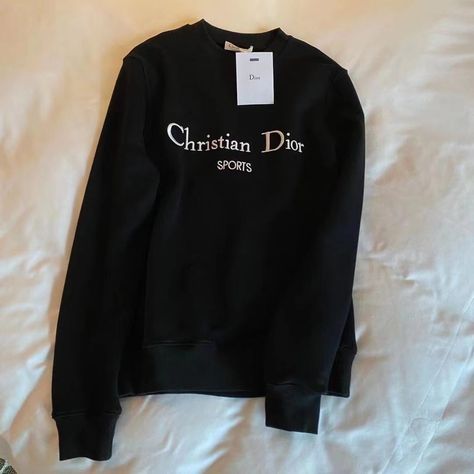 Dior Hoodie, Mans Clothes, Chic Outfits Edgy, Dior Sport, Branded Clothes, Classy Work Outfits, Teenage Fashion Outfits, Vintage Sweatshirt, Aesthetic Outfits