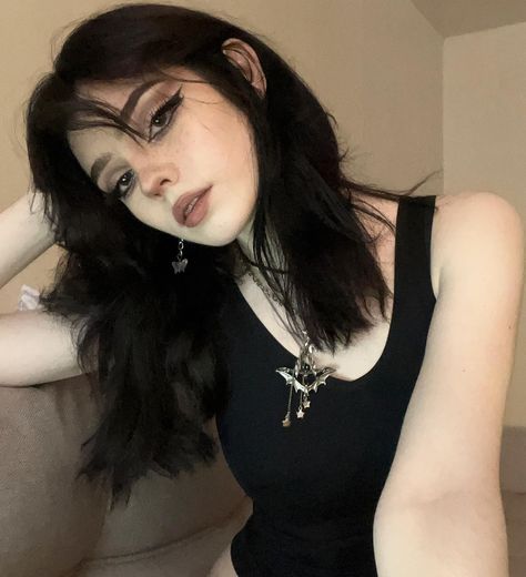 karina marikova / ig:mikkyklayker / grunge style / grunge aesthetic #grungeaesthetic / egirl aesthetic #egirlaesthetic / aesthetic edits / tiktok model / tiktok influencer / aesthetic fashion #aesthticfashion Pretty Goth Girl, Goth Girl Aesthetic, Grunge Girl Aesthetic, Egirl Makeup, Egirl Aesthetic, E Girl Aesthetic, Alt Girls, Alt Girl, Grunge Girl