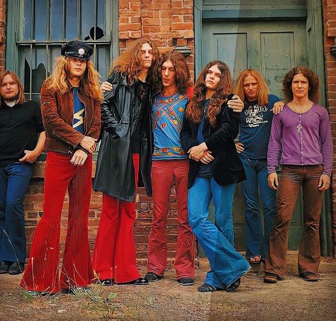 70s Artists, Mundo Hippie, Allen Collins, Lynyrd Skynyrd Band, Ronnie Van Zant, Brand Archetypes, 70s Music, Lynyrd Skynyrd, Musica Rock