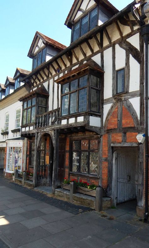 Medieval Buildings, British Architecture, Ivy House, Medieval Architecture, Medieval Houses, Tudor House, Interesting Buildings, Tudor Style, England And Scotland