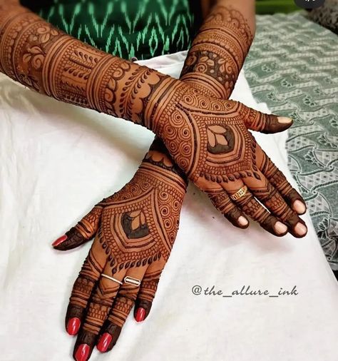 Full Hand Backside Mehndi Designs, Back Side Bridal Mehendi Design, Full Hand Mehndi Designs Back Side, Pakistani Bridal Mehndi Designs, Back Hand Henna Design, Back Hand Henna, Mehndi Bridal, Beautiful Simple Mehndi Design, Bridal Mehandi