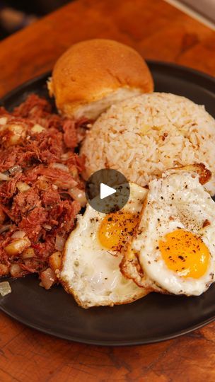 Corn Beef Silog, Fry Potatoes, Hawaiian Bread, Corn Beef, Garlic Fried Rice, Corned Beef Hash, Beef Hash, Garlic Fries, Corned Beef