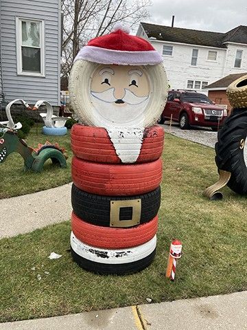 Christmas Tires Decoration, Halloween Tire Decorations, Tire Projects, Reuse Old Tires, Tire Planters, Tire Art, Old Tires, Christmas Decorations Diy Outdoor, Used Tires