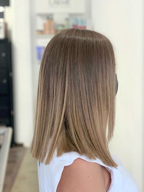 Brunette Balayage Hair Short Straight, Light Brown Balayage Short Hair, Balayage Hair Straight, Balayage Long Bob, Short Light Brown Hair, Balayage Straight, Cabello Hair, Hair Curling Tips, Brunette Hair With Highlights