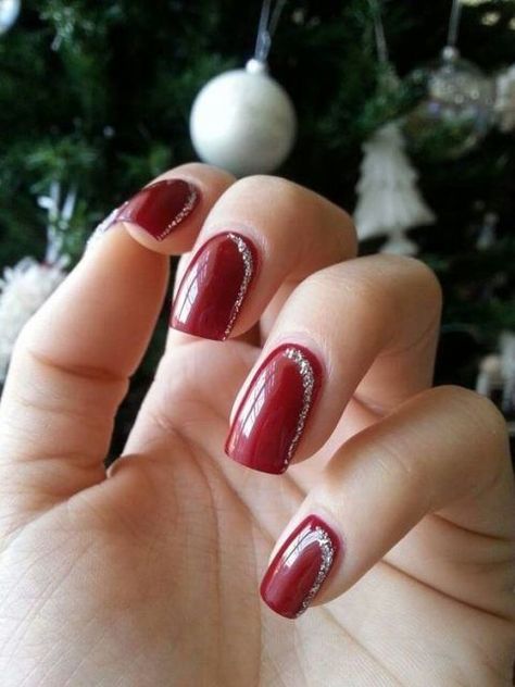 Nail art in gel o in smalto semi permanente da sfoggiare ai brindisi delle Feste, da Natale a Capodanno Red Christmas Nails, Easy Nails, Christmas Nail Art Designs, Nails Christmas, Super Nails, Red Nail, Nail Designs Glitter, Nailed It, Xmas Nails