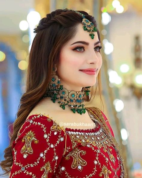 Pakistani Photo, Neelum Munir, Neelam Munir, Haldi Photoshoot, Best Fb Profile Pic, Neelam Muneer, Daily Dua, Beautiful Bridal Makeup, Party Hairstyle