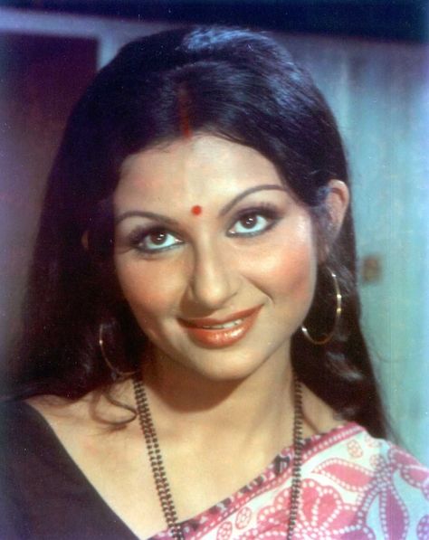 Chupke Chupke, Sharmila Tagore, Classic Posters, Old Film Stars, Rajesh Khanna, Ms Dhoni Photos, Bollywood Pictures, Bollywood Posters, Retro Bollywood