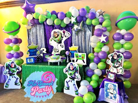 Buzz Light Year Balloon Garland, Buzz Lightyear Party Snacks, Buzz Lightyear Balloon Arch, To Infinithree And Beyond Birthday, Buzz Lightyear Party Decorations, Buzz Light Year Birthday Party, Lightyear Birthday Party, First Birthday Decorations Boy, Buzz Lightyear Birthday Party