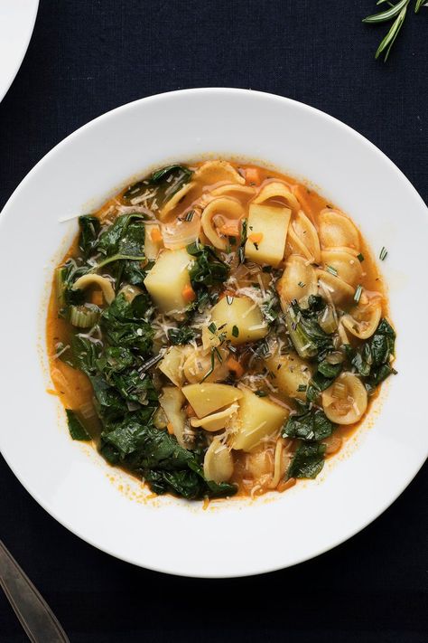 Italian Vegetable Dishes, Pasta And Potatoes, Pasta And Beans, Greens Soup, Italian Potatoes, Potato Spinach, Kale Pasta, Soup Ideas, Potato Pasta