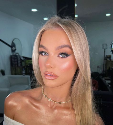 Makeup Looks For Green Eyes Blonde Hair, Going Out Hair And Makeup, Semi Formal Makeup Looks, Blonde Hair Green Eyes Makeup, Blonde Makeup Looks, Glam Birthday Makeup Looks, Makeup Artist Looks, Makeup Looks Blue Eyes, Green Eyes Blonde Hair