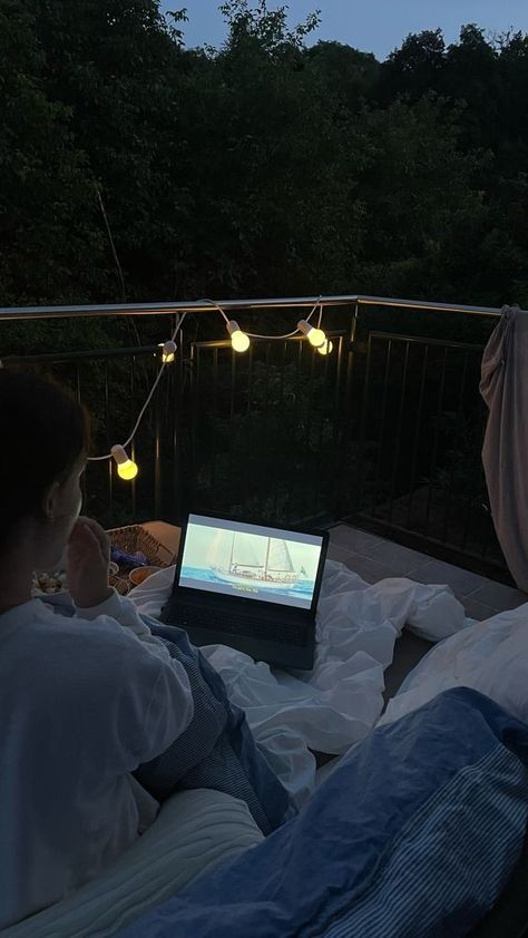 Summer Movie Night Aesthetic, Mamma Mia Movie Night, Mamma Mia Night, Movie Night Outdoor, Mamma Mia Movie, Movie Night Aesthetic, Summer Movie Night, Outdoor Movie Night, Night Manager