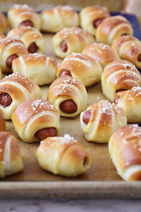 The Baker Upstairs: Mini Pretzel Dogs Mini Pretzel Dogs Recipe, Mini Pretzel Dogs, Pretzel Dogs Recipe, Hod Dog, Pretzel Dog, October Treats, Pretzel Dogs, Mini Hot Dogs, Mini Appetizers