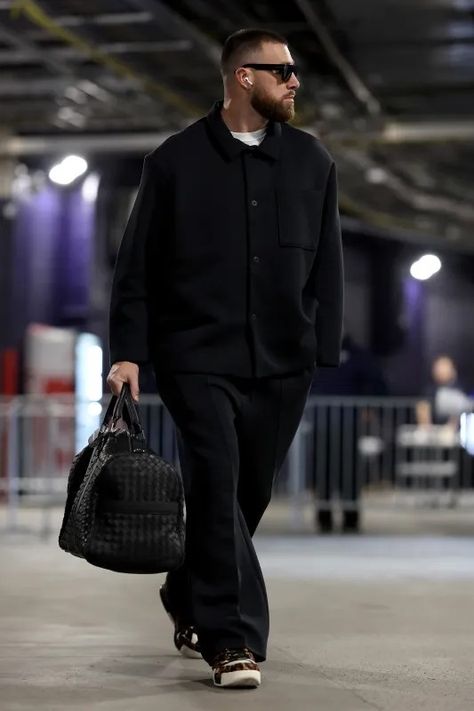 Male Celebrity Style, Travis Kelce Outfits, Travis Kelce Style, Shopping Vibes, France Fits, Total Black Outfit, Men Attire, Guys Fashion, Cinderella Story