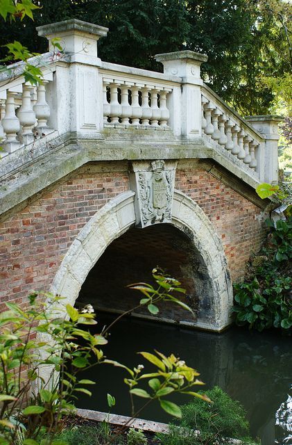 Old Stone Bridge, Stone Bridges, Paris Garden, Best Vacation Destinations, Garden Beautiful, Beautiful Paris, Stone Bridge, Old Bridge, Beautiful Park