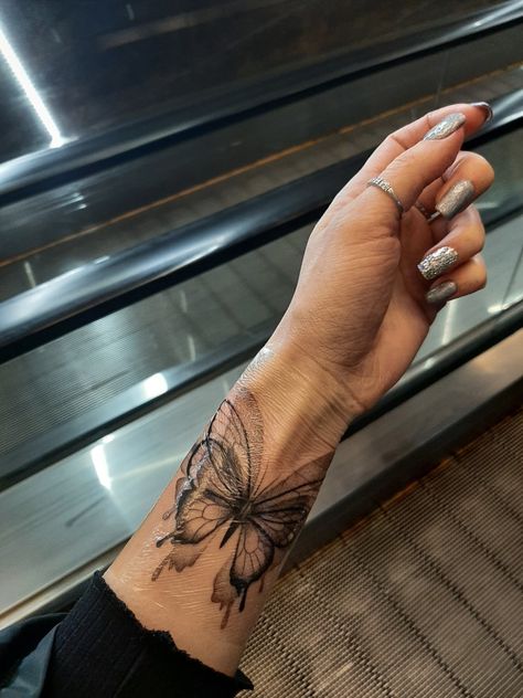 Dark Butterfly Tattoo, Dark Butterfly, Ma Tattoo, Flower Wrist Tattoos, Stylish Tattoo, Meaningful Tattoos For Women, Tasteful Tattoos, Leg Tattoos Women, Arm Tattoos For Women