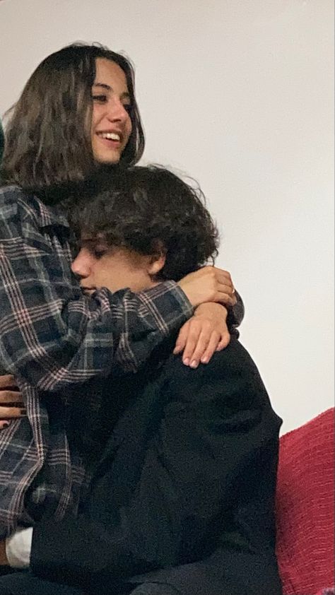 Lap Sit Pose, Brunette Couple, Sit Pose, Dream Relationship, Please Love Me, Insta Profile Pic, Love Me Like, Cute Couples Photos, Relationship Goals Pictures