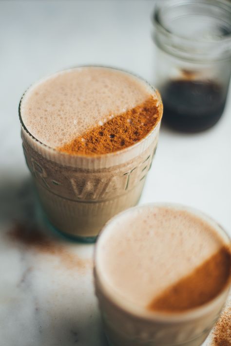 Coffee Banana Smoothie, Healthy Afternoon Snacks, Pane Dolce, Banana Coffee, Pineapple Smoothie, Exotic Food, Brew Coffee, Banana Smoothie, Cold Brew Coffee