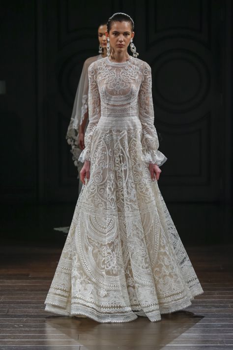 Interesting Dresses, Naeem Khan Bridal, Haute Couture Wedding Dress, Wedding Stories, Wedding Robe, Naeem Khan, Wedding Dress Couture, Gorgeous Wedding Dress, Wedding Dress Trends