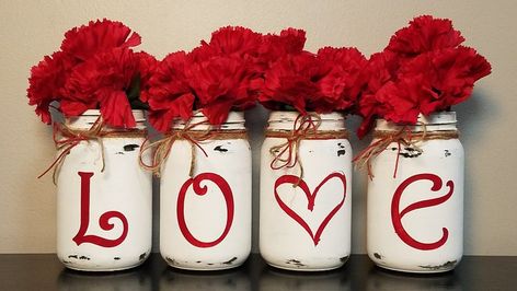 Valentine Mason Jar, Saint Valentin Diy, Roses Valentine, Valentines Bricolage, Rustic Love, Decor Valentines Day, Diy Valentine's Day Decorations, Farmhouse Decor Rustic, Valentines Day Decor