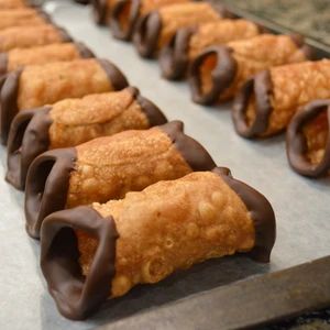 Homemade Italian Cannolis | Recipe Chocolate Cannoli Recipe, Canolis Recipe, Sicilian Cannoli Recipe, Cannoli Recipe Easy, Mini Pineapple Upside Down Cakes, Italian Cannoli, Italian Biscuits, Cannoli Shells, Cannoli Filling