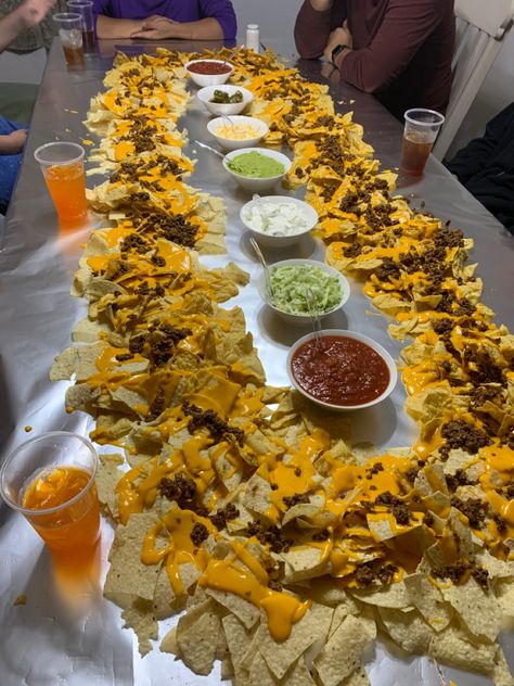 Taco Bar Appetizers Parties, Nacho Bar For Party, Nacho Party Food, Nacho Bar Charcuterie, Nacho Night Table, Nacho Charcuterie Table, Nacho Buffet Party Ideas, Nachos Table Party Ideas, Nacho Bar Aesthetic