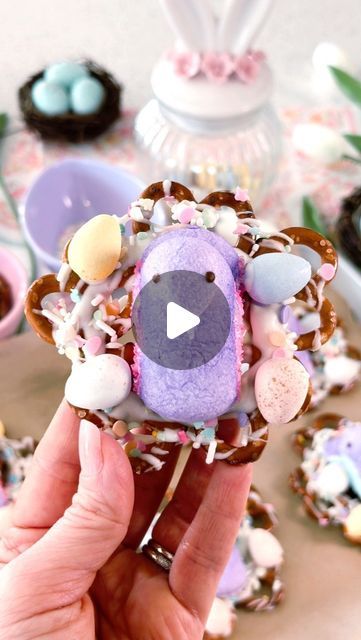 Alicia Luchini | Down Rosemary Road on Instagram: "PEEP BIRDS NESTS ~ The PRETTIEST way to eat Chocolate covered pretzels this spring!🐣💜🌸

Pretty sure your kids will think you’re the coolest mom ever if you make these! Mine sure did! So EASY & FUN!!💕

What I did ✨✨✨

Melt white chocolate in the microwave. Use 5 pretzels to make each nest. Put them together. Drizzle white chocolate in a circular pattern and add sprinkles. Allow to set!! Dip Cadbury eggs in white chocolate and add. Allow to set up. Take your peeps and dip the sticky “wing” side into sanding sugar to make wings. Then dip a marshmallow peep in your chocolate and add to the center of the nest lightly pressing so it sticks. Allow to completely set up! Have fun with these and enjoy! 💕💕💕

**I may have cut up some brown pape Easter Candy Recipes, Cadbury Eggs, Birds Nests, Sanding Sugar, Cookie Dough Brownies, Easter Nests, Easter 2024, Marshmallow Peeps, Covered Pretzels