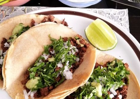 Tacos de  suadero (de soya) Receta de Kevin Jefthe- Cookpad Mexican Cooking, Latin Food, Veggie Recipes, Plant Based Recipes, Mexican Food Recipes, Vegan Vegetarian, Main Dishes, Comfort Food, Tacos