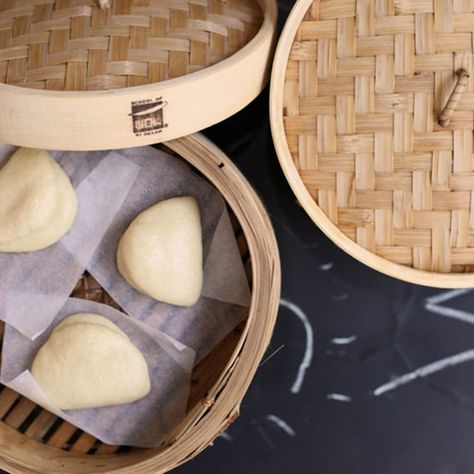 How to Steam Buns Without a Bamboo Steamer Bao Dough Recipe, Bao Bun Recipe, Steamed Bao Buns, Steam Buns, Steamed Bao, Veggie Spring Rolls, Bamboo Steamer, Asian Street Food, Bao Buns