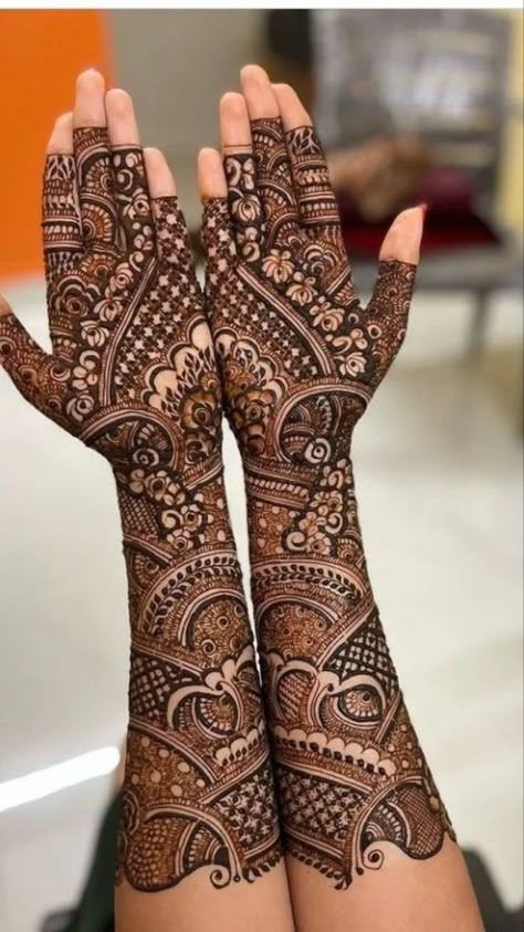 Karva Chauth Mehndi, Karva Chauth Mehndi Designs, Traditional Mehndi Designs, Short Mehndi, Front Mehndi, Traditional Mehndi, Palm Mehndi, Hand Mehendi, Wedding Mehendi