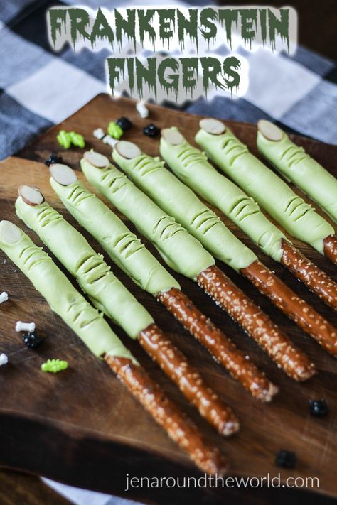 Easy Frankenstein Fingers - Jen Around the World Frankenstein Fingers, Monster Cake Pops, Pumpkin Cake Pops, Halloween Finger Foods, Halloween Party Appetizers, Halloween Food Appetizers, Halloween Party Snacks, Halloween Dessert, Easy Halloween Food