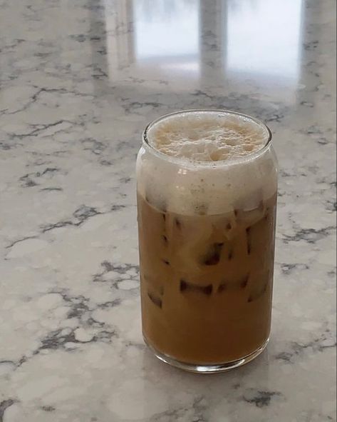 10 vasos que tu café helado necesita Iced Cappuccino Aesthetic, Coffee Asethics Pictures, Capuchino Coffee, Coffee Glass Aesthetic, Nespresso Aeroccino, Iced Cappuccino, Coffee Board, Pretty Coffee, Coffee Obsession