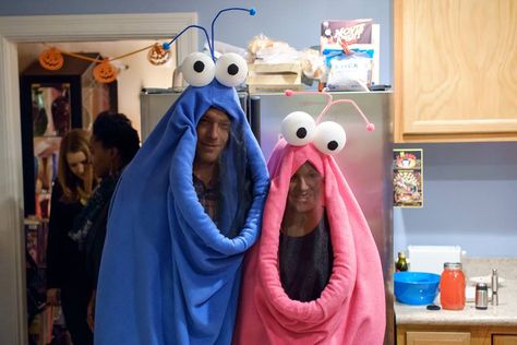 Yip Yip Martians Costumes, Yip Yip Costume Diy, Yip Yip Costume, Pallet Halloween Decorations, Martian Costume, Pallet Halloween, Sliding Gates, Comic Con Costumes, Easy Diy Costumes